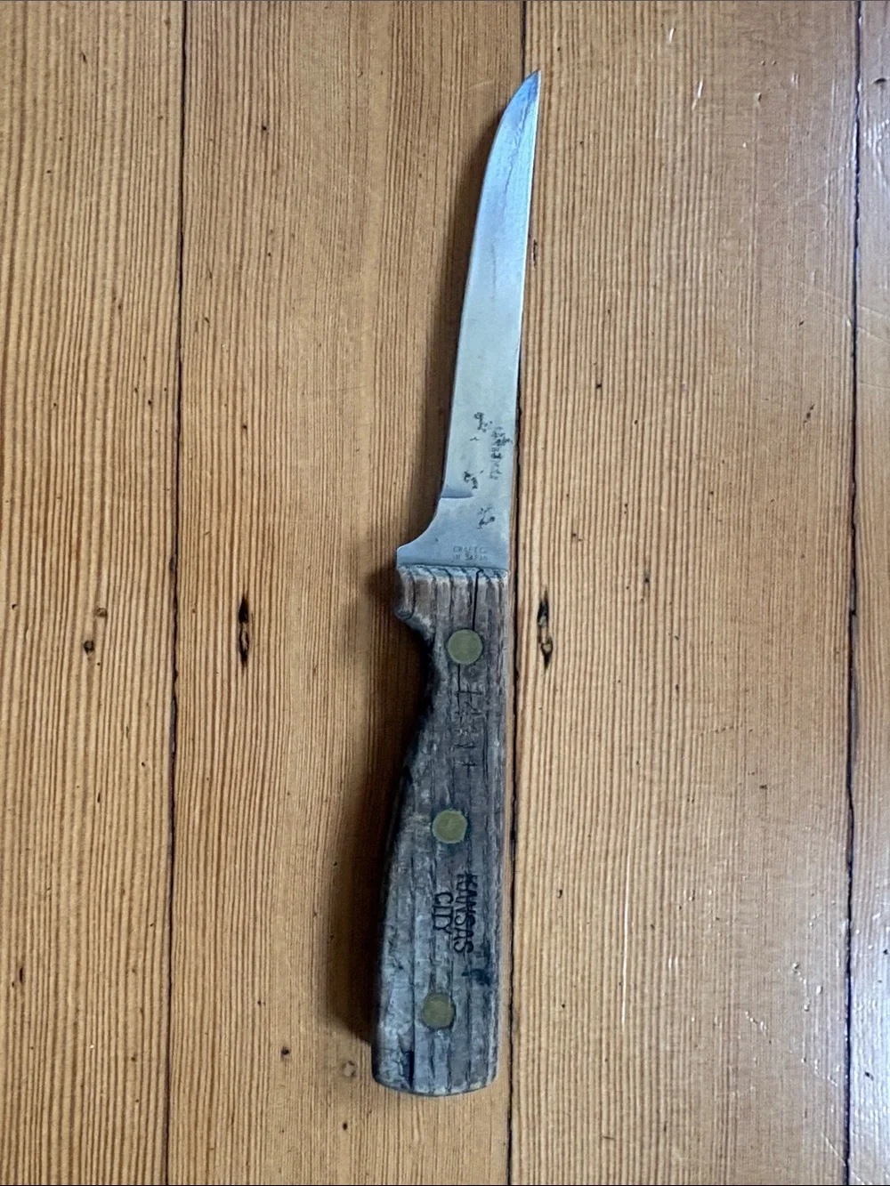 4 Vintage wooden handle knives in very good condition, sharp!